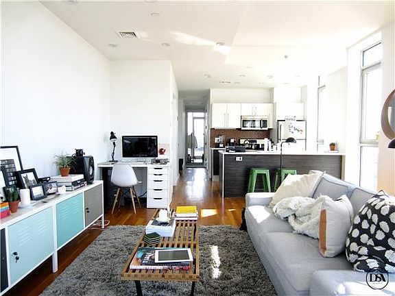 4th image of 31 Kosciuszko St APT 8B