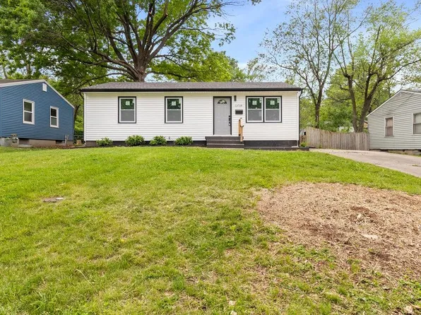 13718 11th St, Grandview, MO 64030
