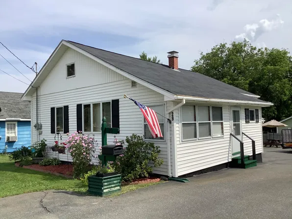 29 Vaughn Street, Caribou, ME 04736