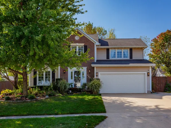 14922 Summit Dr, Clive, IA 50325