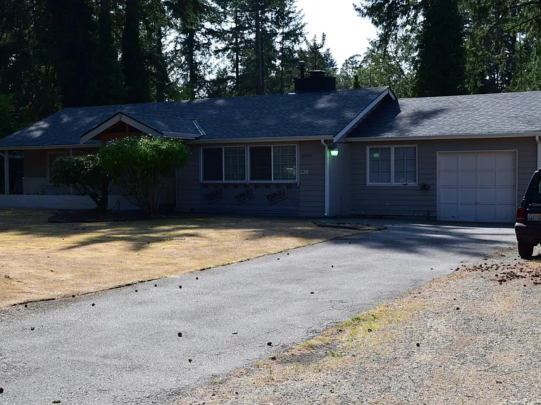 12010 Woodbine Ln SW — Photo 3