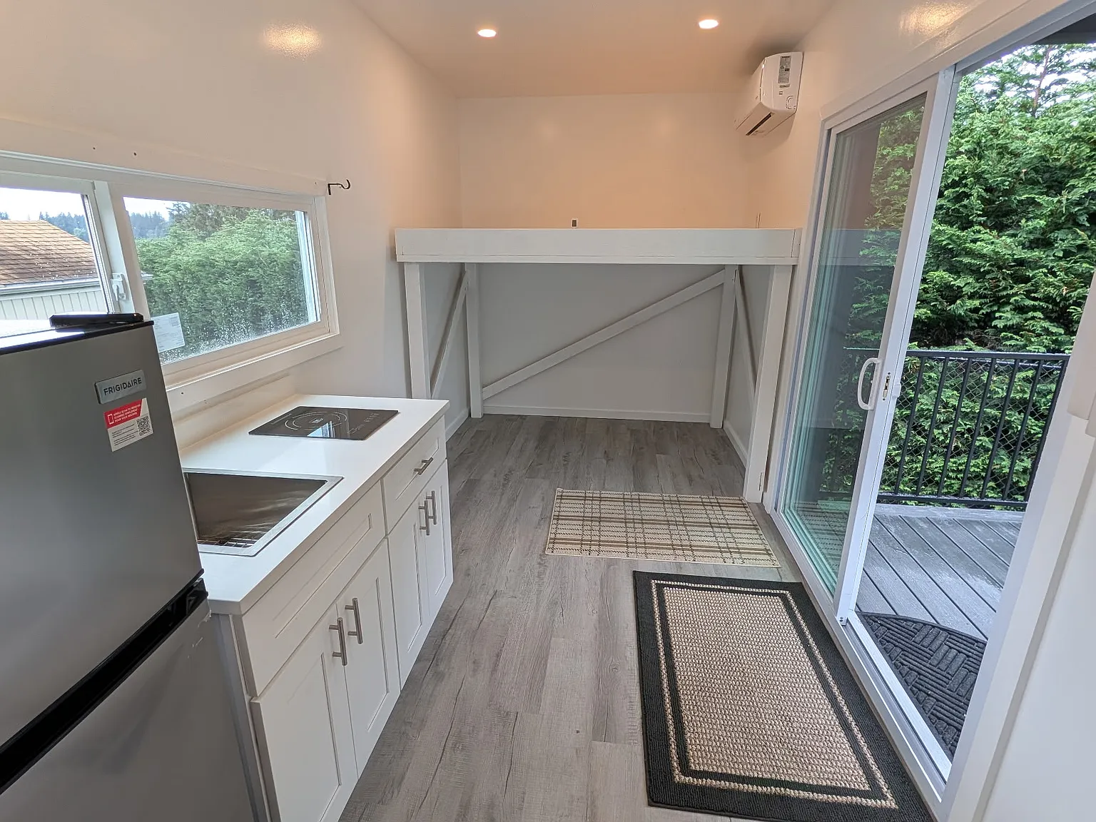 Studio, 160 sqft, $995 — Photo 3