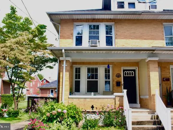 317 1/2 2nd St, Catasauqua, PA 18032