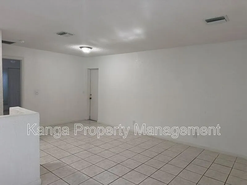 2 bed, 1.5 bath, 864 sqft, $1,900 — Photo 3
