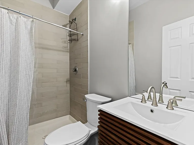 558 Marston St #1 — Photo 26