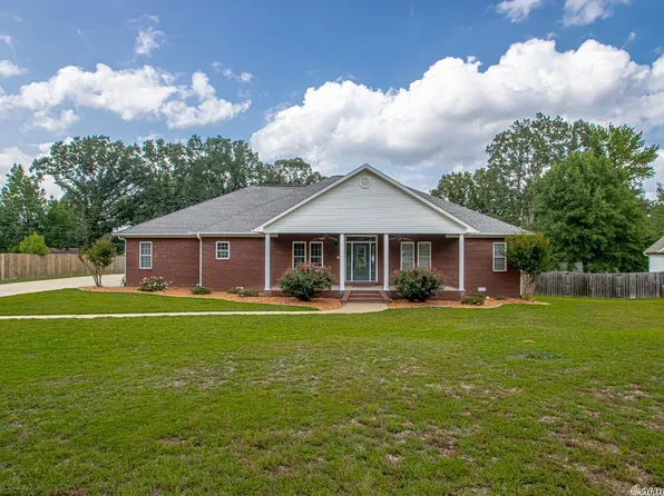 1722 Royal Oaks Dr, Malvern, AR 72104