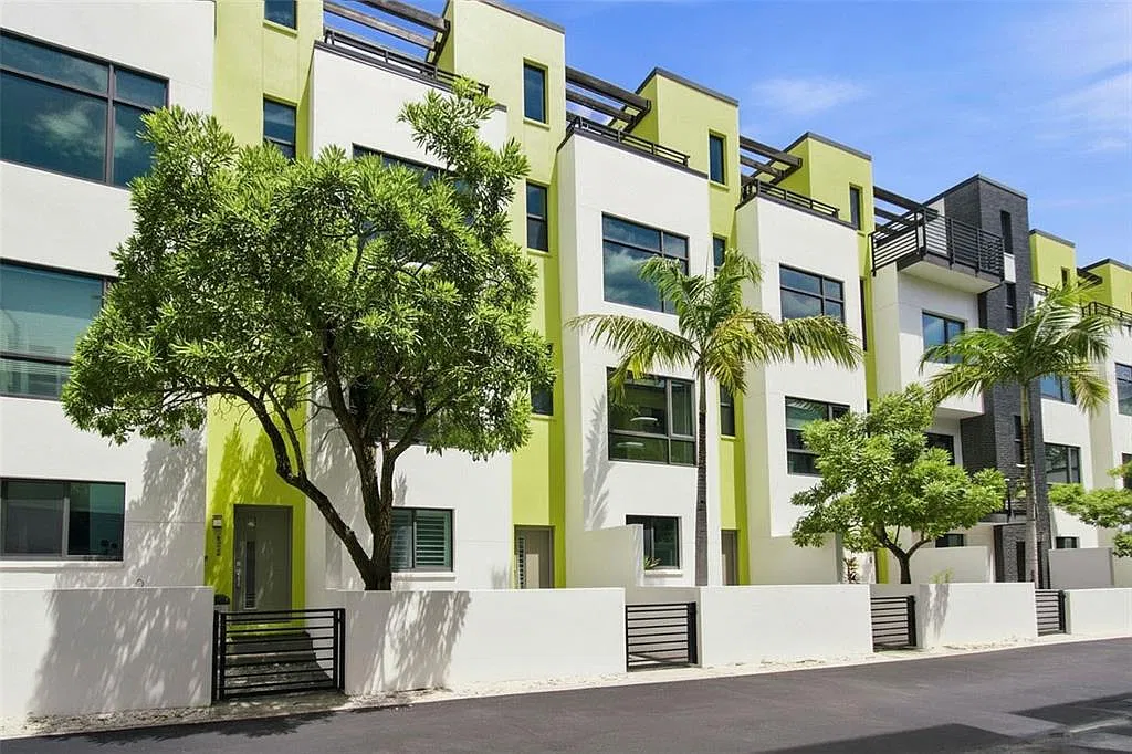 2 bed, 2.5 bath, 1590 sqft, $4,500 — Photo 1