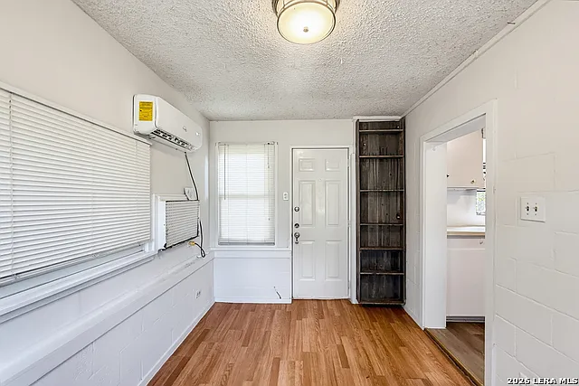 1 bed, 1.0 bath, 420 sqft, $1,200 — Photo 3