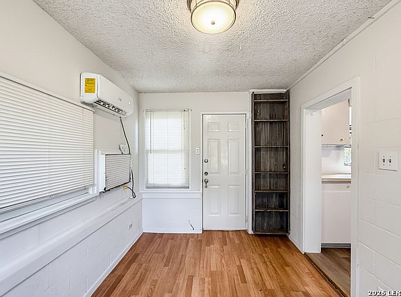 3rd image of 18627 Hillside Dr