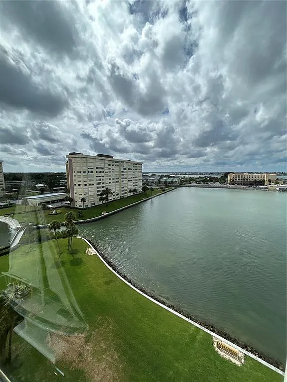 2 bed, 2.0 bath, 1050 sqft, $3,500 — Photo 3