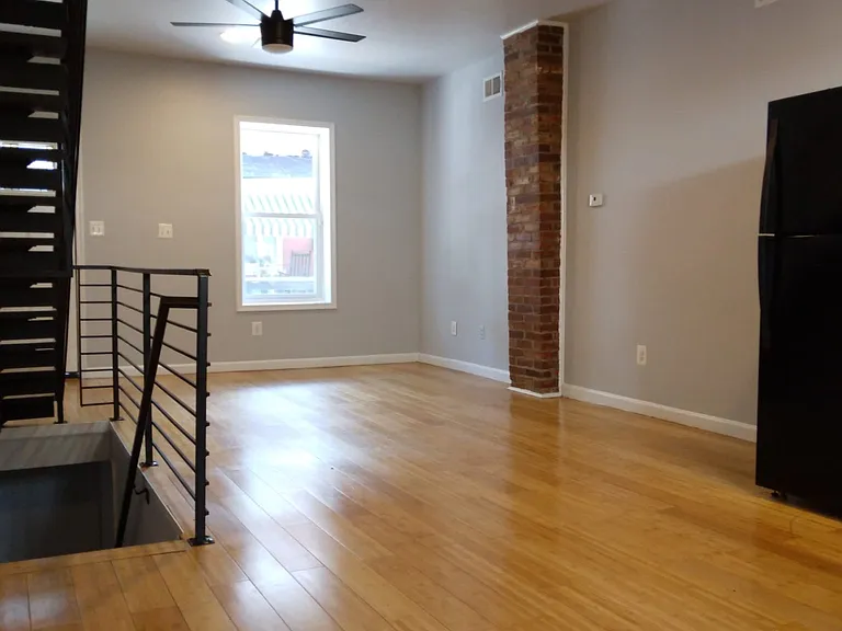 128 N Dearborn St — Photo 3