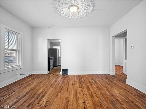 4th image of 1371 W 69th St