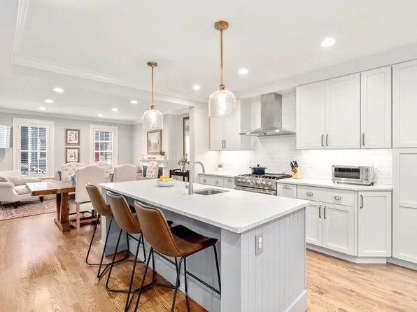 39 Russell St, Charlestown, MA 02129