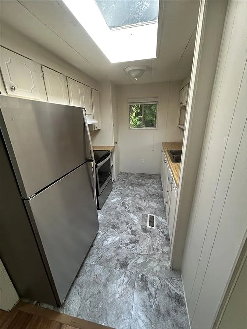 Two Bedroom Mobile Home for Rent with Detached Garage — Photo 2
