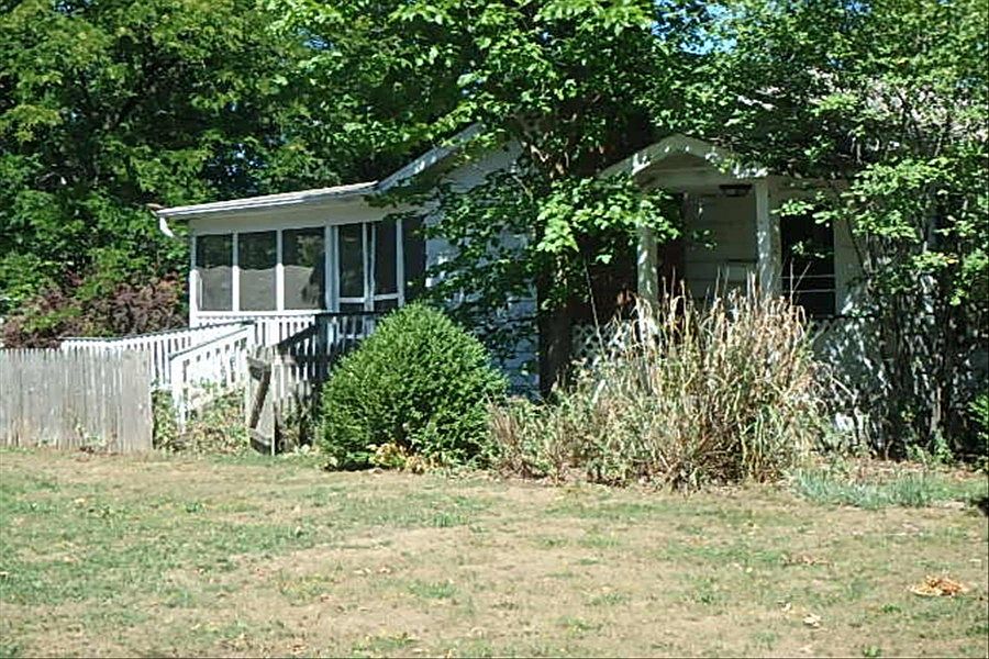 1st image of 390 E 266th St