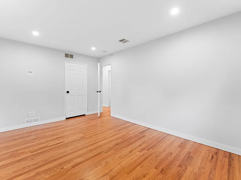 8 Brook Way — Photo 17