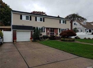 34 Cayuga Ave, Deer Park, NY 11729