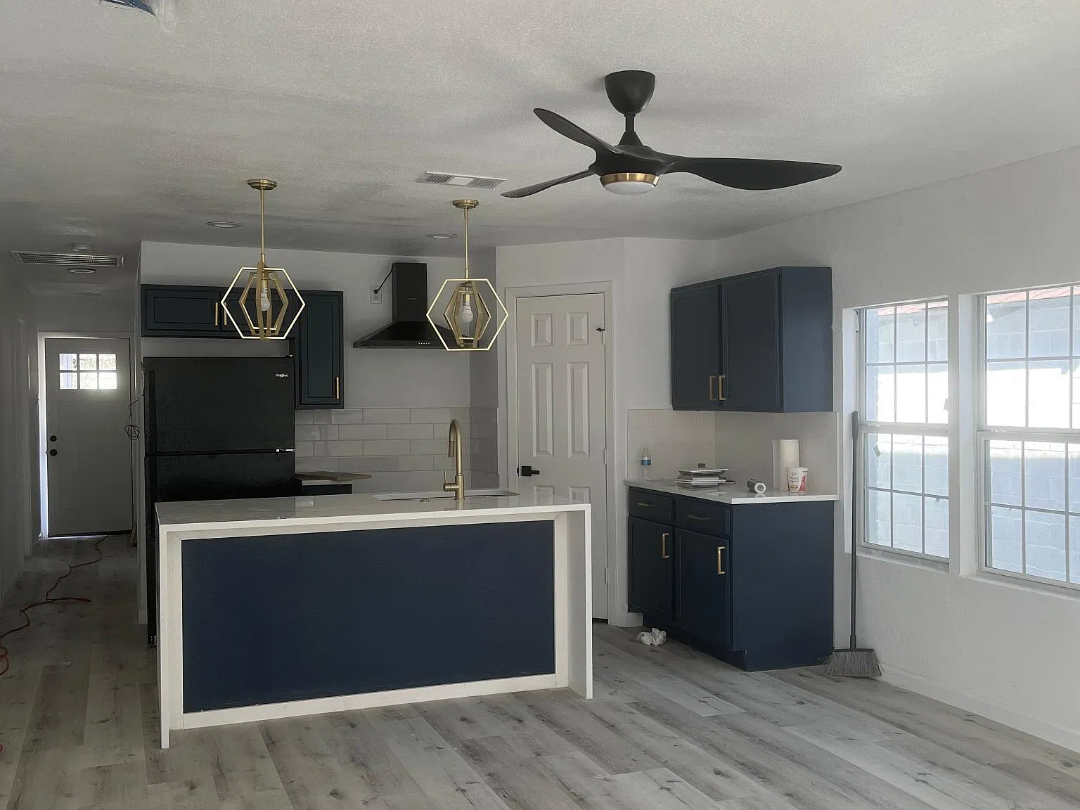 4011 Carpenter Ave — Photo 4