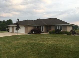 203 W Bernard St, Abingdon, IL 61410