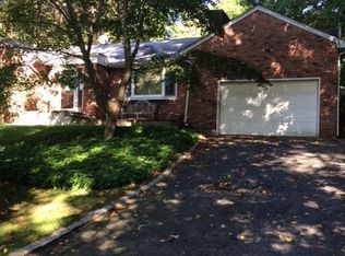 17 Woods Rd #RANCH, Locust Valley, NY 11560