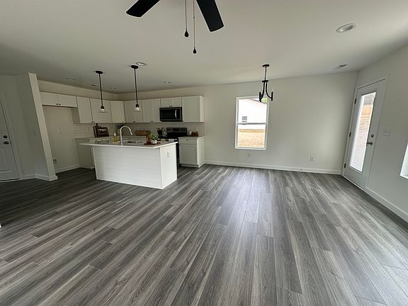 5th image of 64 Bobo St