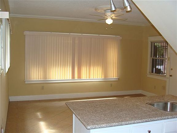 2Craigs 1154 Cedar #B Living Room Aa