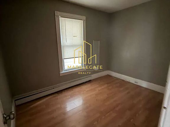4th image of 21 Piercy St #1E