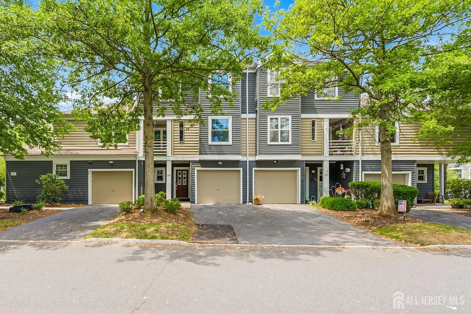3 bed, 4.0 bath, 2400 sqft, $4,000 — Photo 1