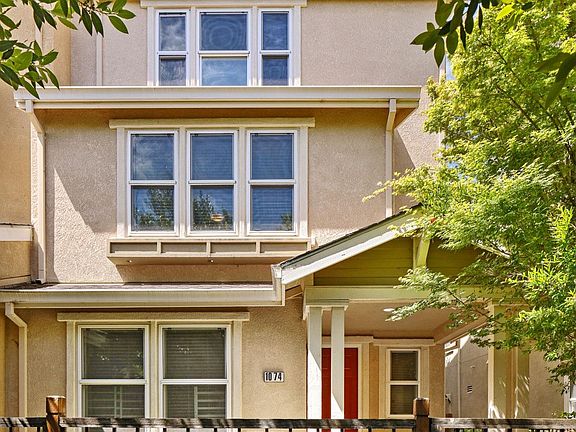 3rd image of 1074 Old Oak Ln