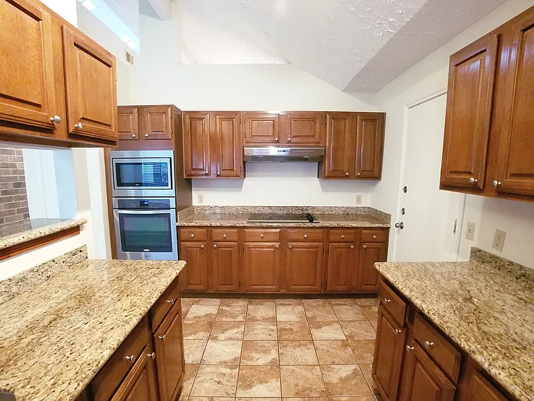 2111 Echo Rdg — Photo 20