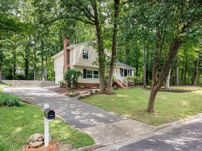 10120 Idlebrook Dr — Photo 3