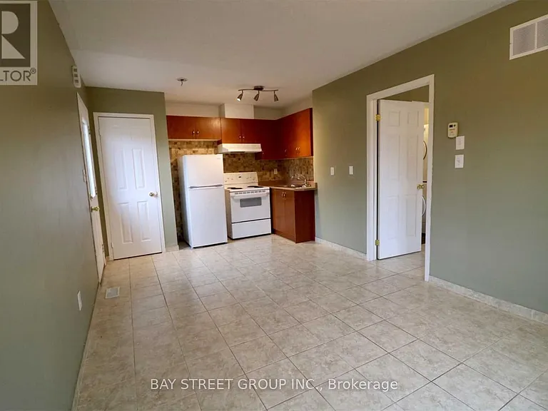 46 Balsam St — Photo 4