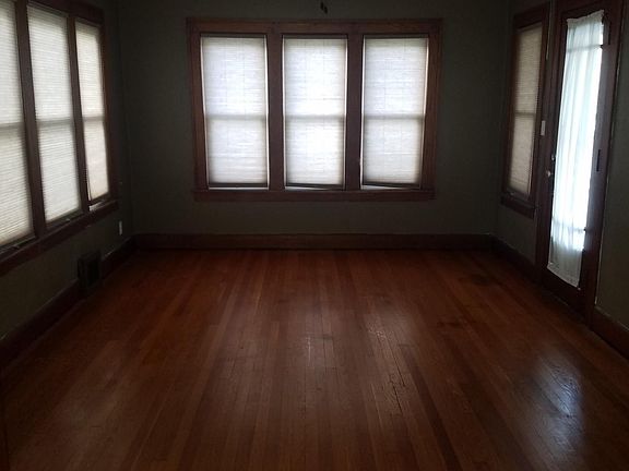 3rd image of 6 Newton St