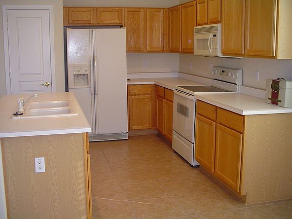 3rd image of 2515 E Paraiso Dr