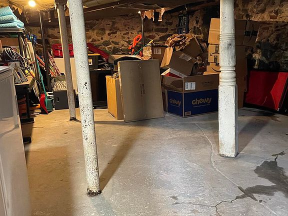 4th image of 822 Lizzie St