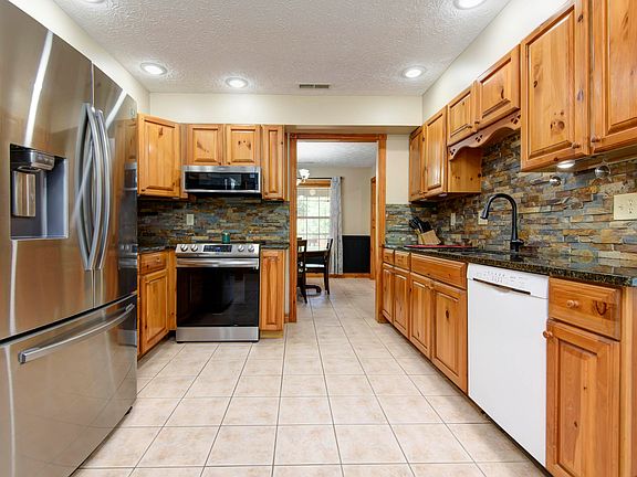 2nd image of 270 Sherry Ln