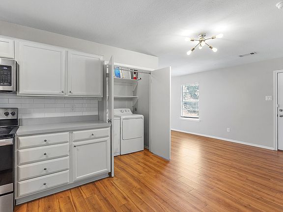 3rd image of 1208 Hillyer St
