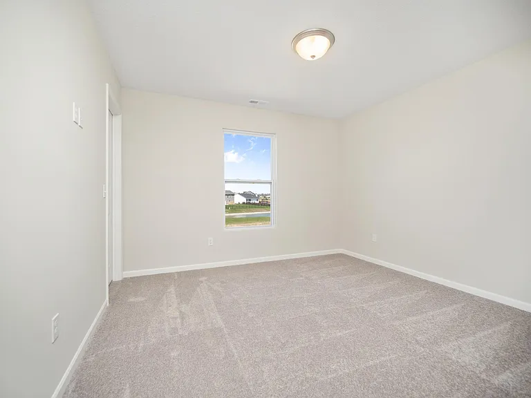1045 W Hamilton Rd N — Photo 15