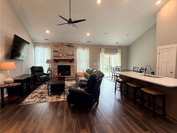 4th image of 210 Founders Blvd
