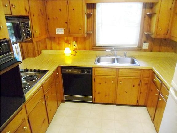 4th image of 2604 Princess Ln SE