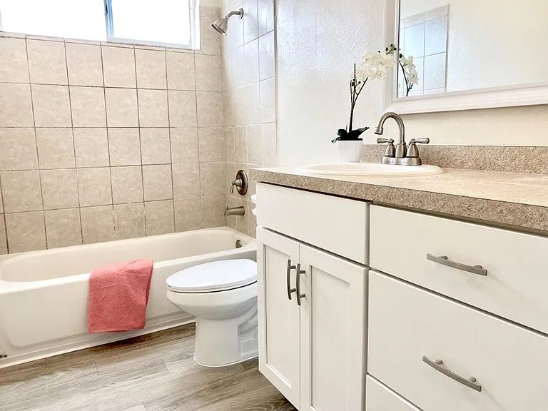 4311 Winona Ave — Photo 23