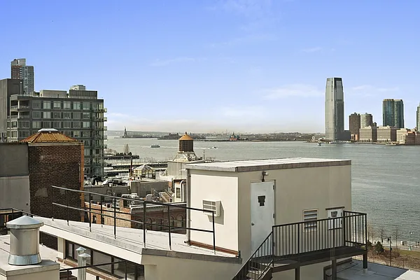 Sold by Nest Seekers International | media 10