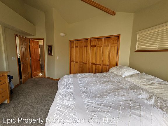 3rd image of 1607 E Blaine Ave