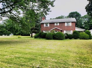 1661 Thomas Rd, Hubbard, OH 44425