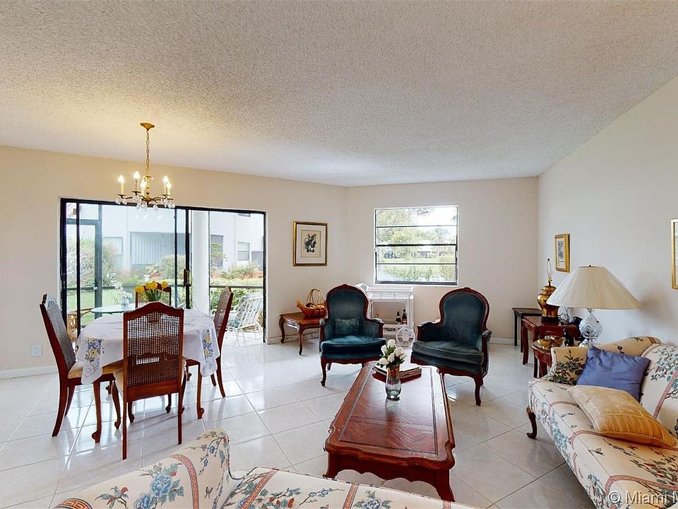 1st image of 415 NW 36th Ave #415