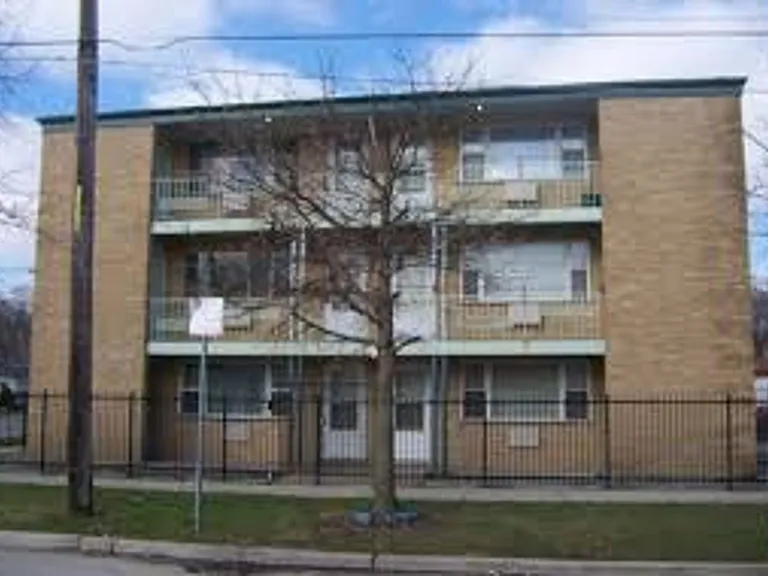 11456 S Hale Ave — Photo 2