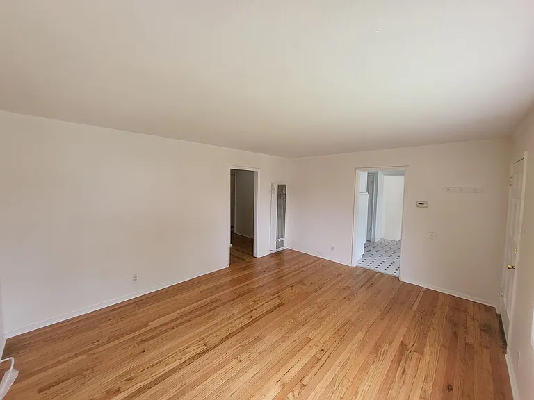 555 W Whittier Ave — Photo 21