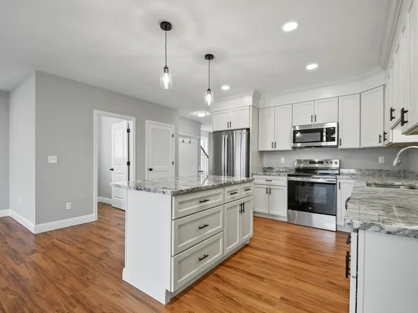 13 Nelson St #A, Webster, MA 01570