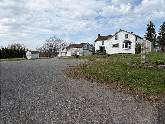 4th image of 5371 Lake Rd