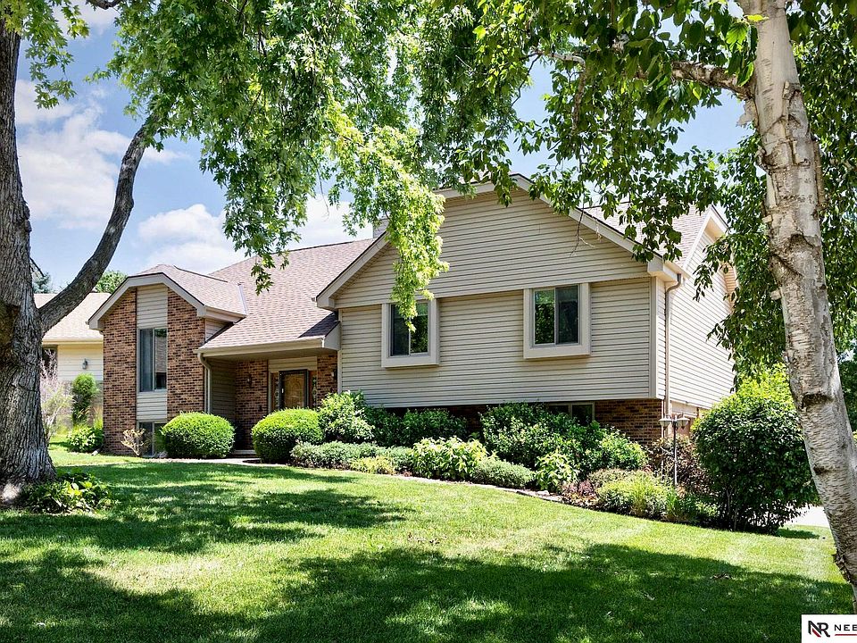 1st image of 205 N 159th Cir